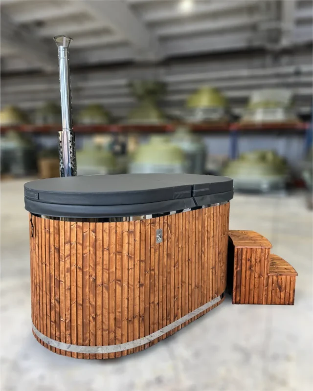Ofuro Ho tub with insulated lid