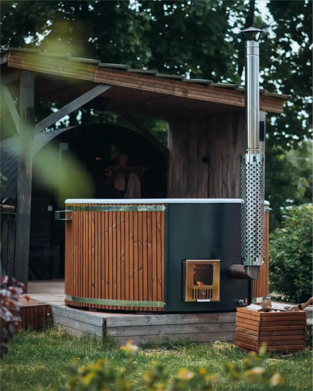 Integrated XL Fiberglass Hot Tub - Image 3
