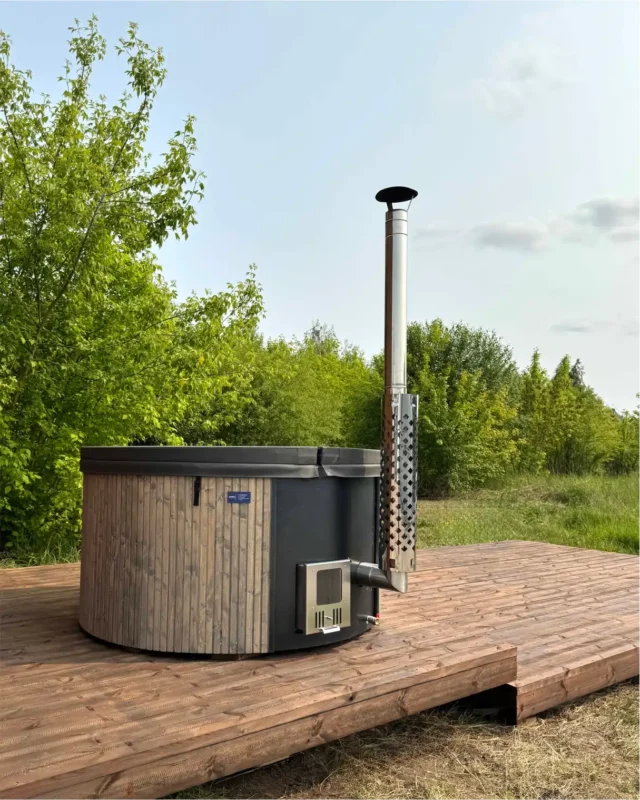 Integrated Fiberglass Hot Tub - Image 4