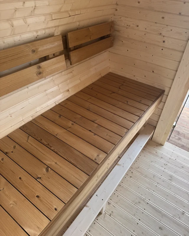 Sauna barrel benches from thermowood
