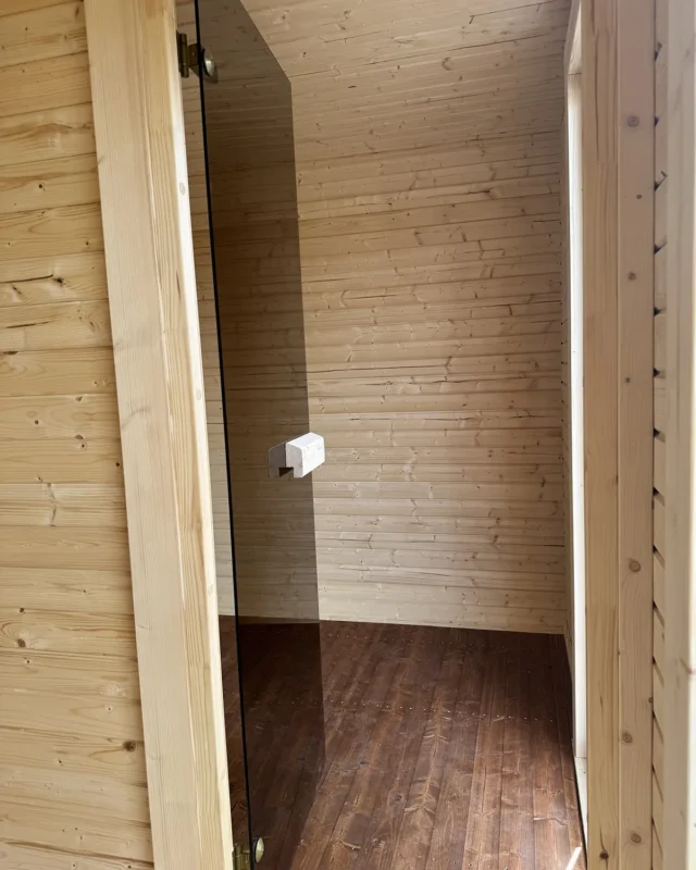 Changing room in Sauna Cube
