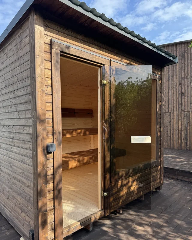 Brown-painted L Box sauna with window in front wall - Image 6