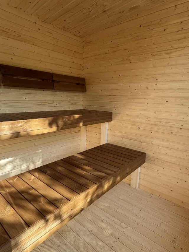 Brown-painted L Box sauna with window in front wall - Image 7
