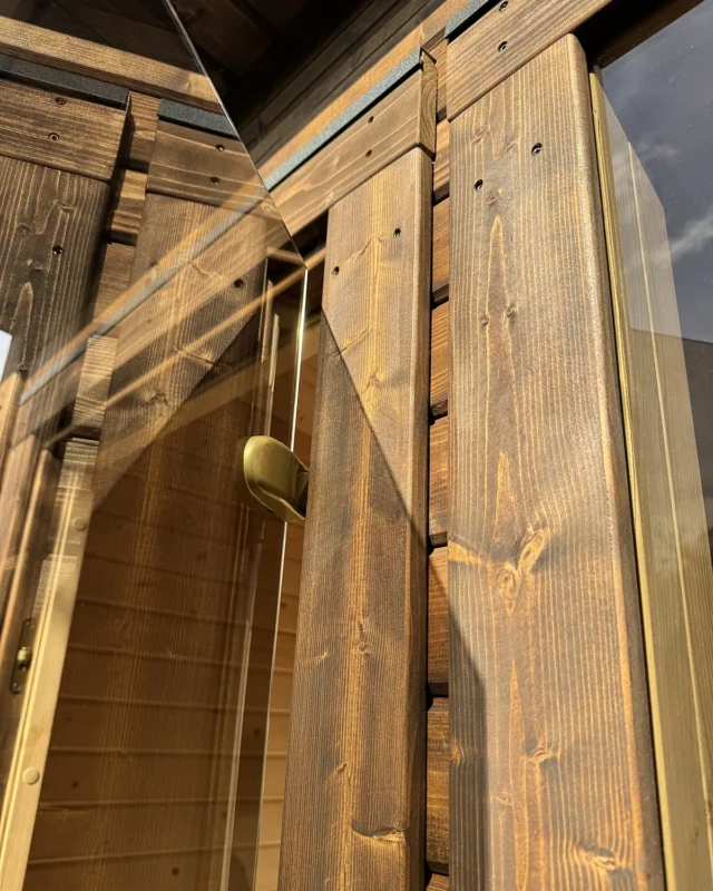 Brown-painted L Box sauna with window in front wall - Image 3