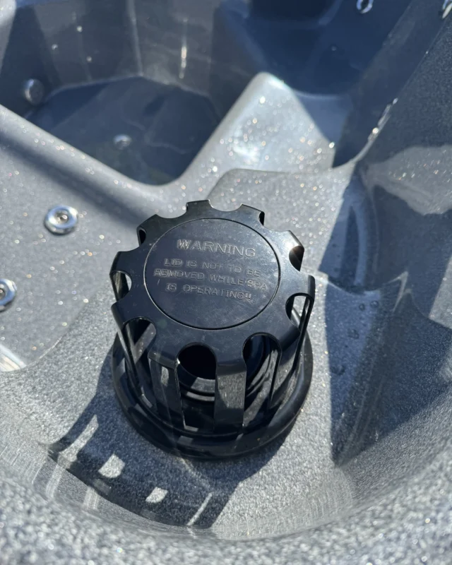 Integrated skimmer system of the electric hot tub, ensuring clean water and easy maintenance.