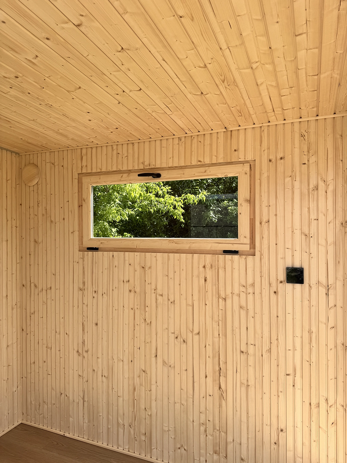 pening window in the Comfort M changing room of TAVO Panoramic Sauna