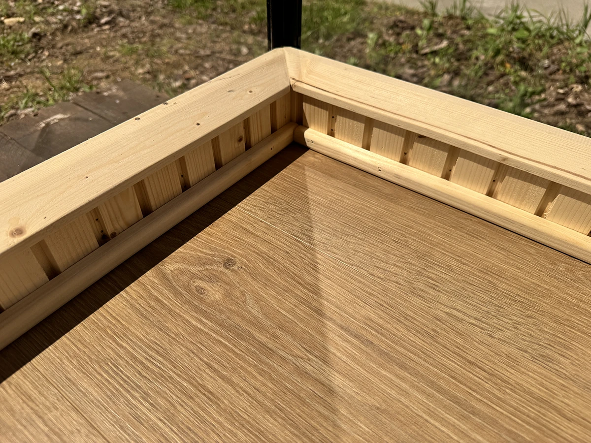 Interior finish of the Dual L-Glass corner window in TAVO Panoramic Sauna